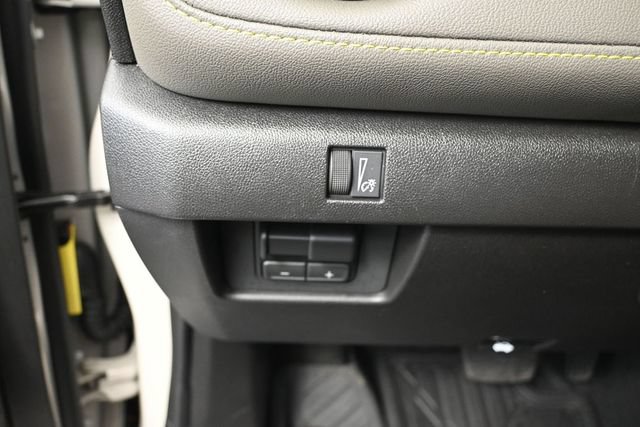 Used 2026 Chevrolet Colorado ZR2 w/ Technology Package AWD/4WD image 30