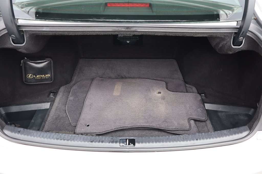 Used 2006 Lexus IS 250 w/ Preferred Accessory Pkg RWD image 32