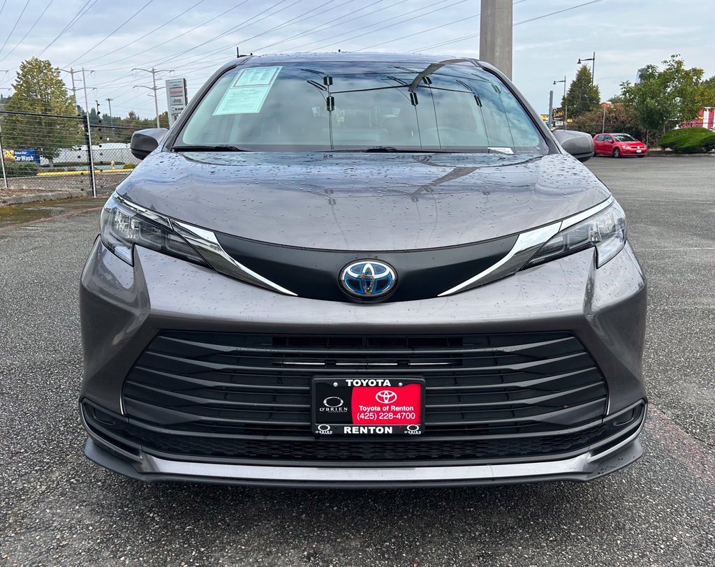 Certified 2024 Toyota Sienna LE AWD/4WD image 2