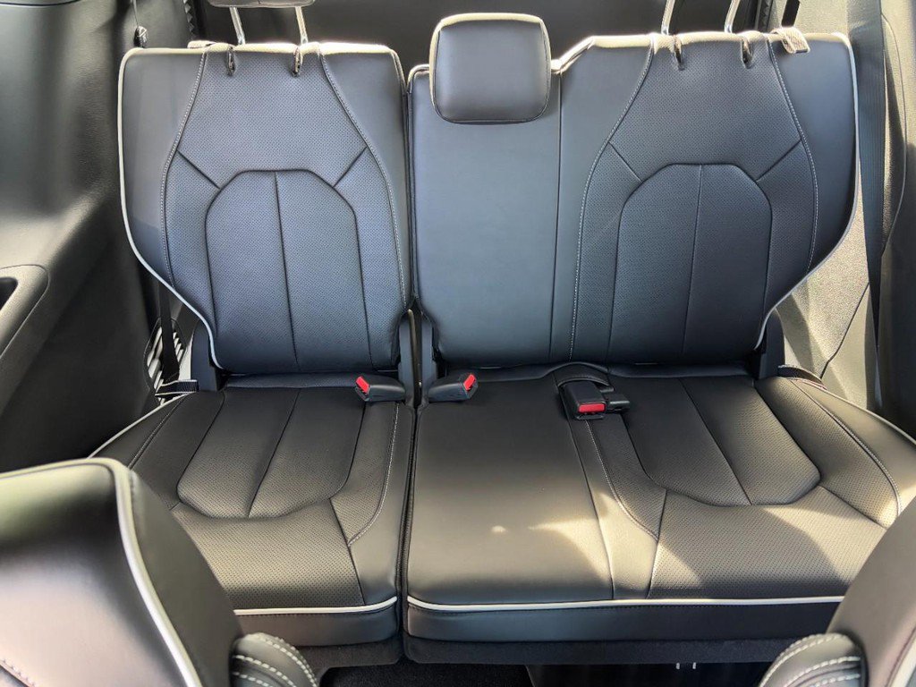 New 2026 Chrysler Pacifica Limited w/ S Appearance Package image 8