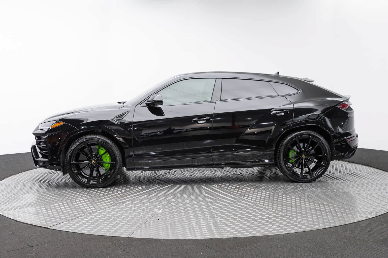 Used 2022 Lamborghini Urus AWD/4WD image 3