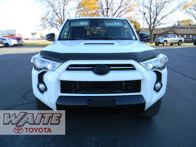 Used 2020 Toyota 4Runner Venture w/ Moonroof Package AWD/4WD image 6