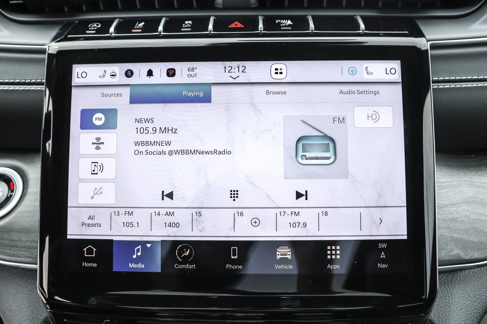 New 2025 Jeep Grand Cherokee Overland w/ Luxury Tech Group IV image 17