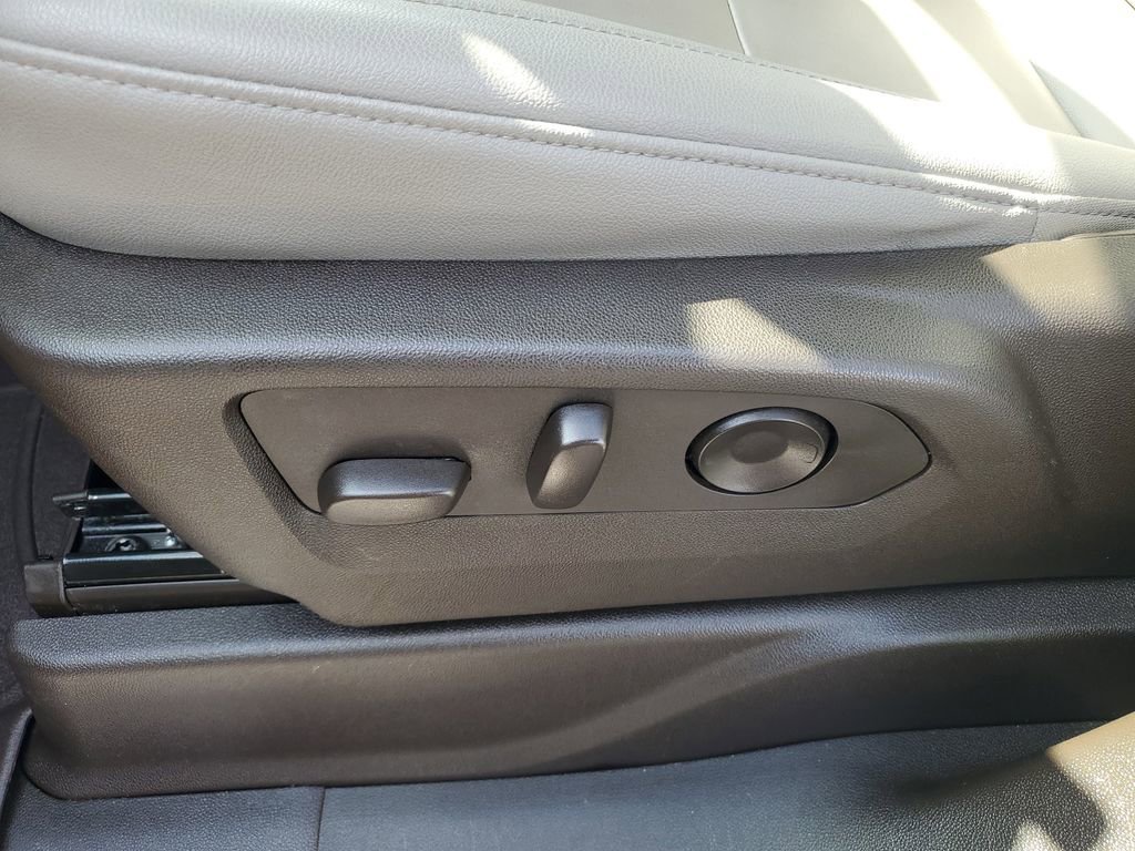 Used 2022 Chevrolet Tahoe Z71 w/ Luxury Package image 7