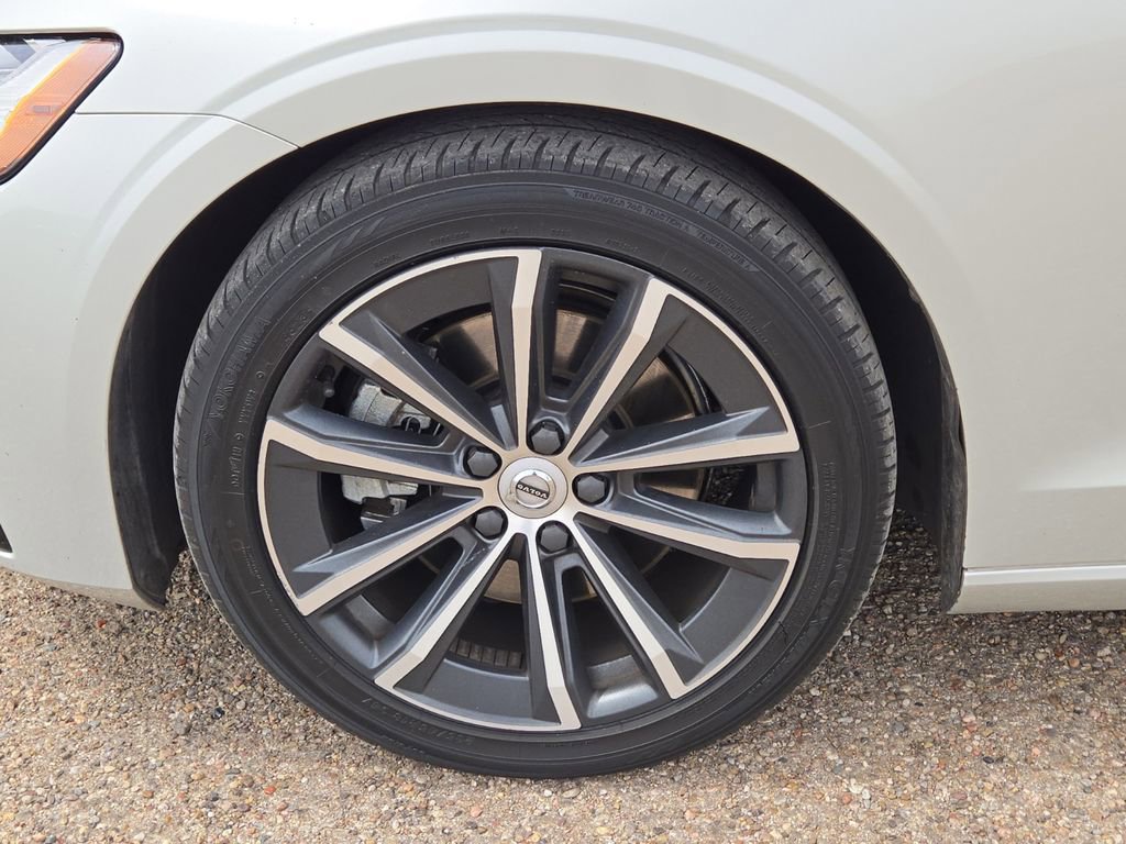 Used 2022 Volvo S60 B5 Inscription FWD image 11