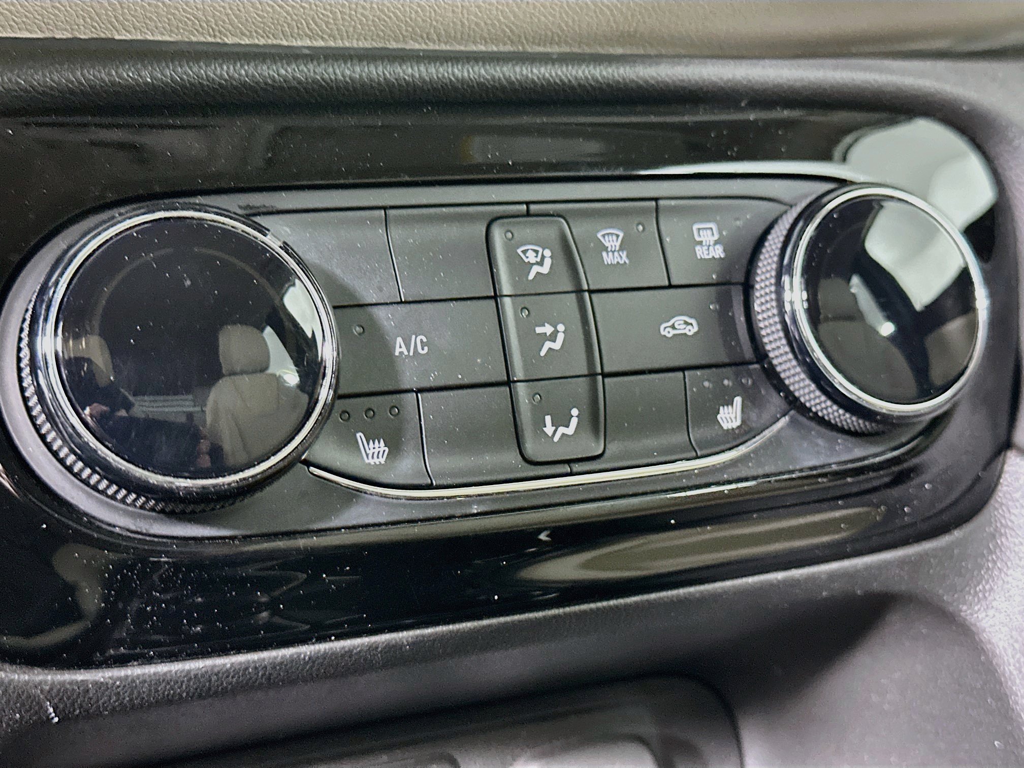 Used 2023 Buick Encore GX Preferred w/ Cold Weather Comfort Package FWD image 23