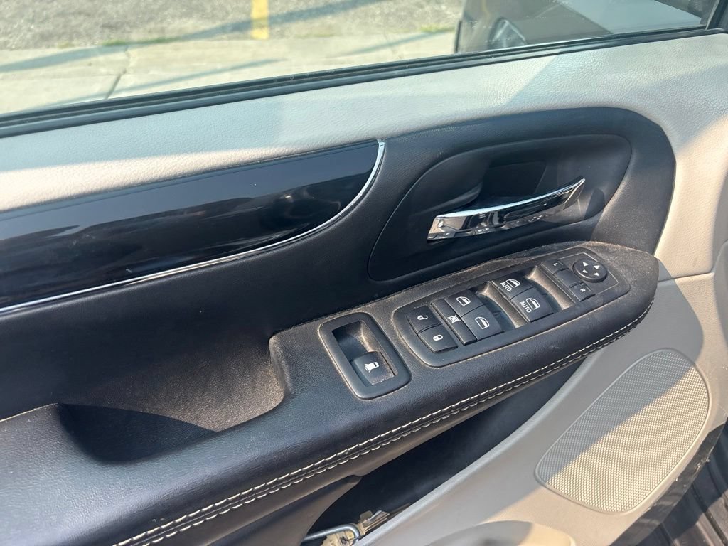 Used 2018 Dodge Grand Caravan SXT FWD image 13