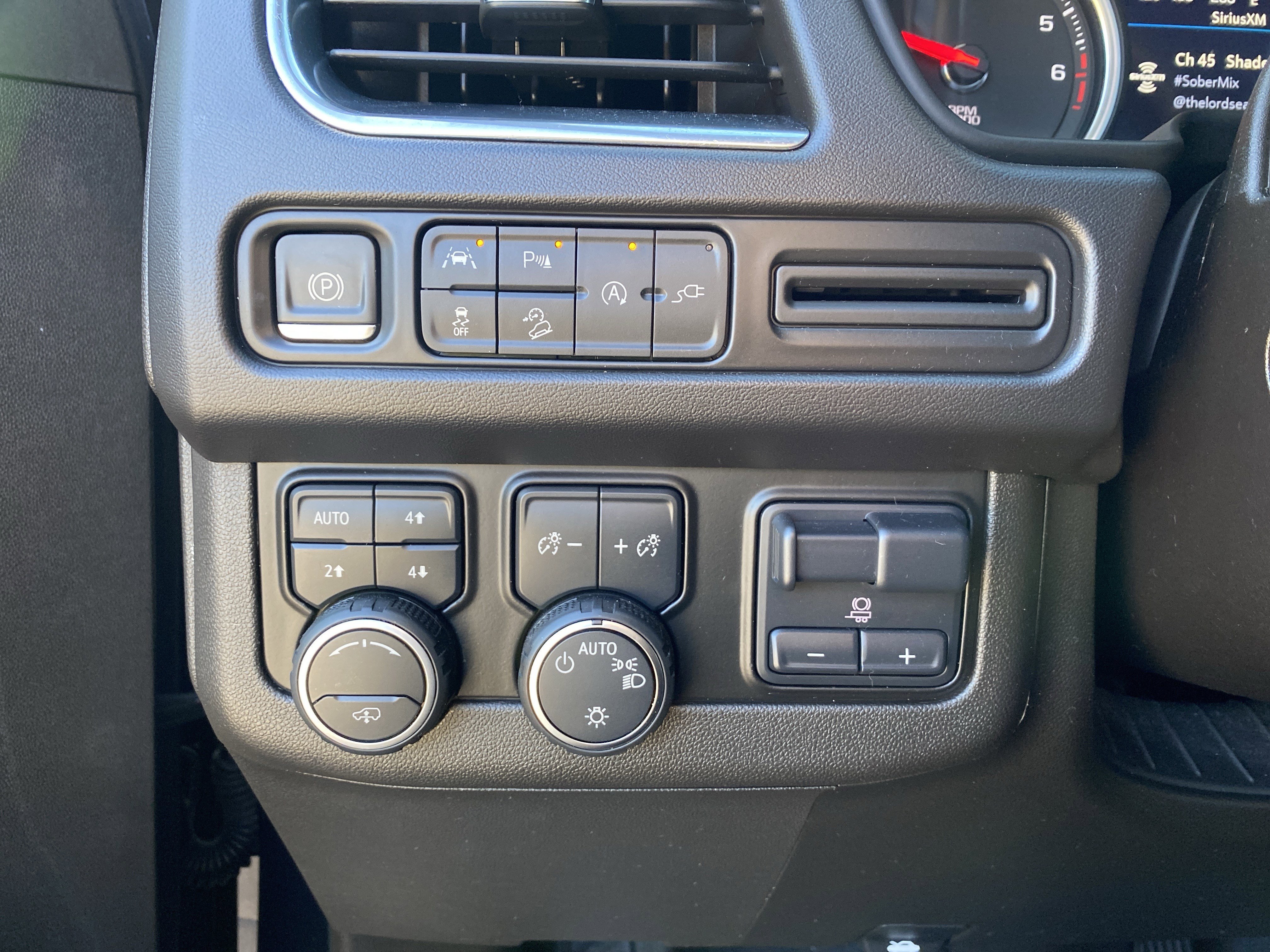 Used 2021 Chevrolet Tahoe Z71 w/ Z71 Off-Road Package image 26