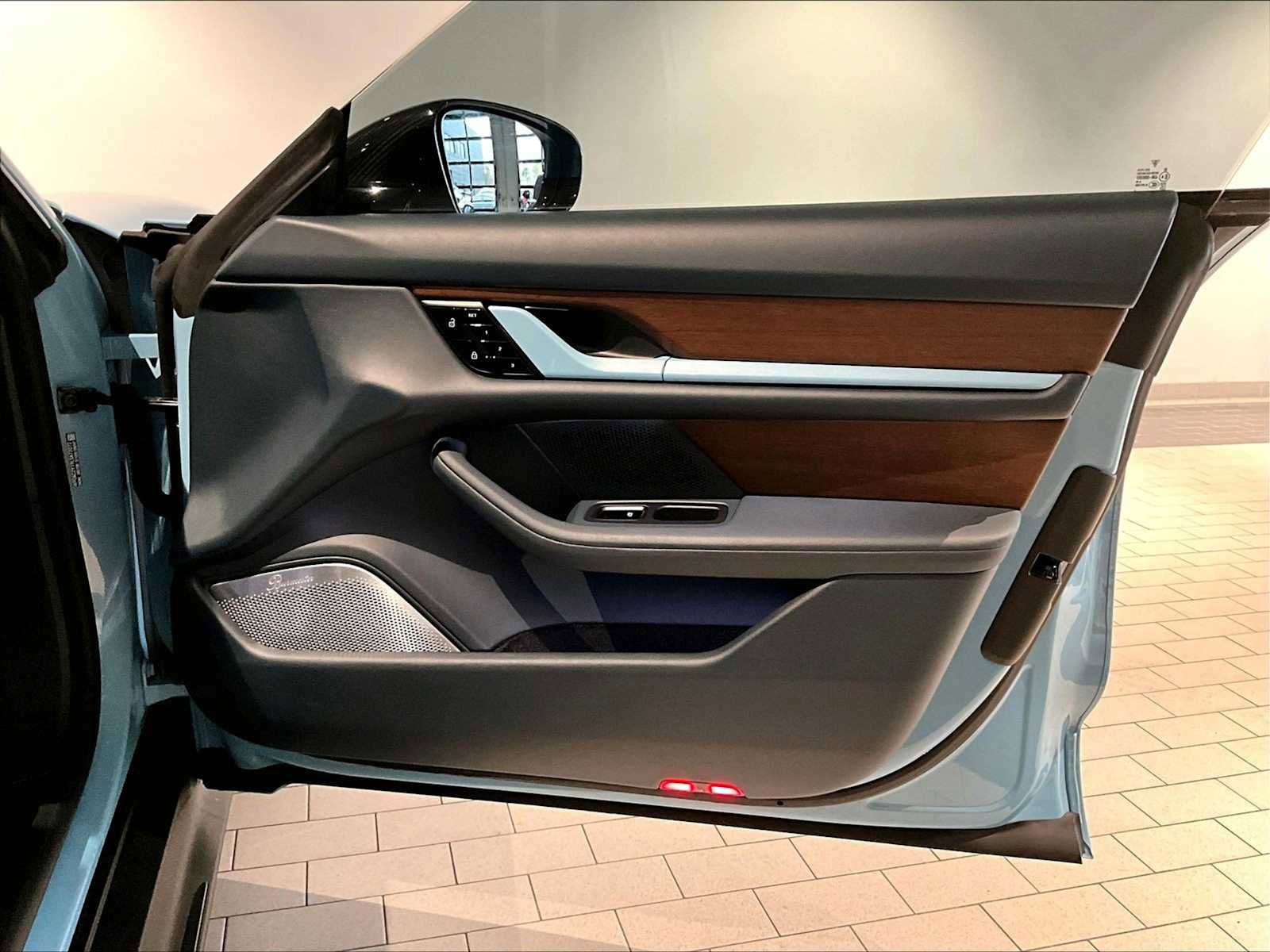 Used 2020 Porsche Taycan Turbo S image 27