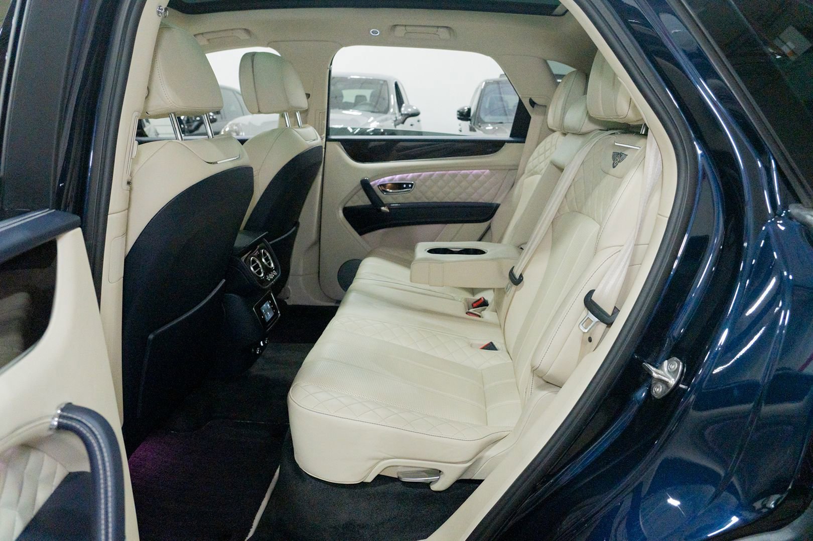 Used 2020 Bentley Bentayga V8 image 27