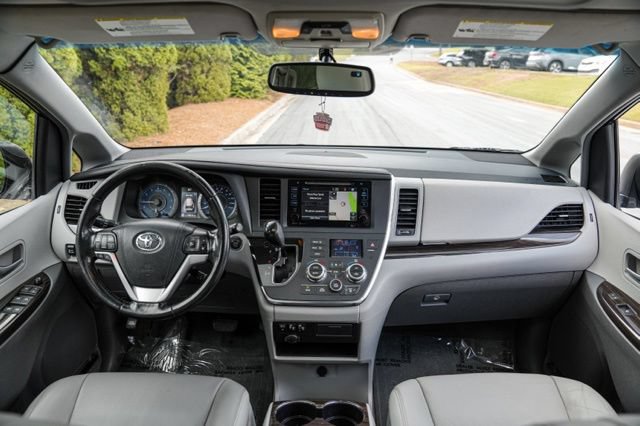 Used 2015 Toyota Sienna XLE w/ XLE Navigation Package FWD image 23