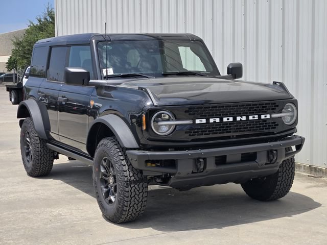New 2026 Ford Bronco Badlands w/ Black Appearance Package AWD/4WD image 2