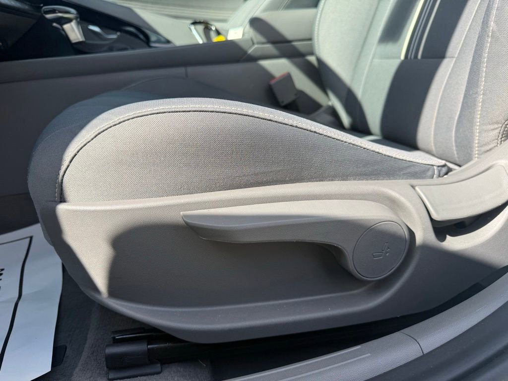 Used 2023 Hyundai Elantra SEL w/ Convenience Package image 15