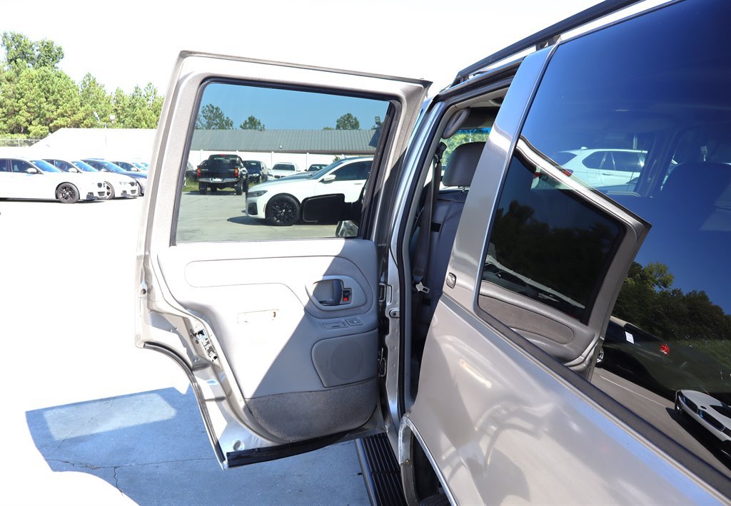 Used 1999 GMC Yukon 4WD 4-Door w/ Marketing Opt Pkg 5 image 32