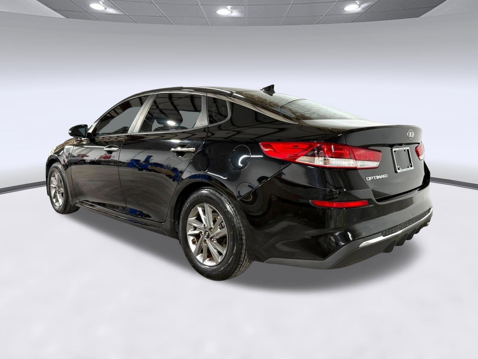 Used 2019 Kia Optima LX image 3
