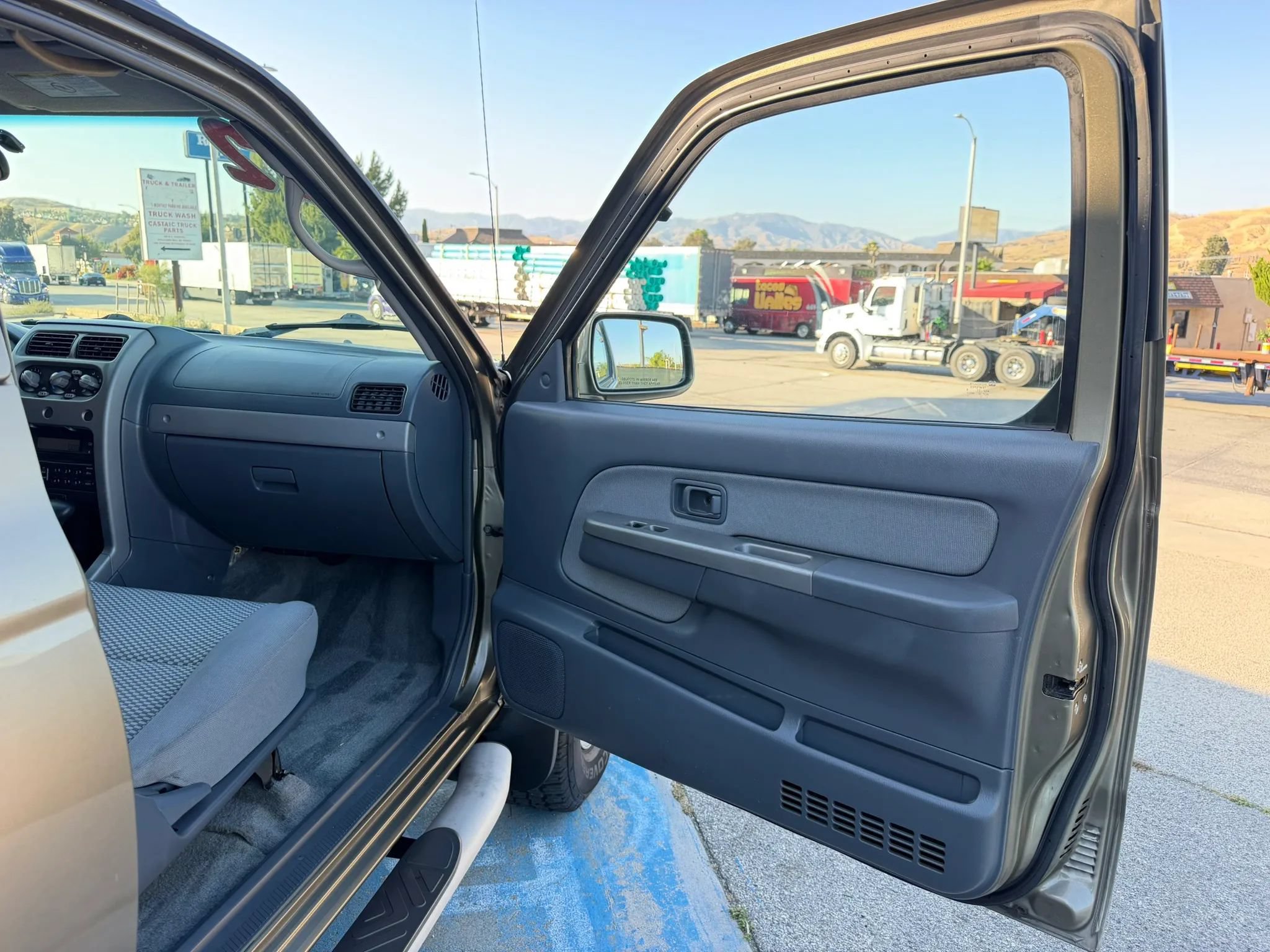 Used 2002 Nissan Frontier SE AWD/4WD image 21