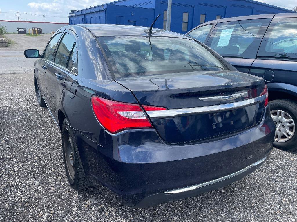 Used 2014 Chrysler 200 LX FWD image 5