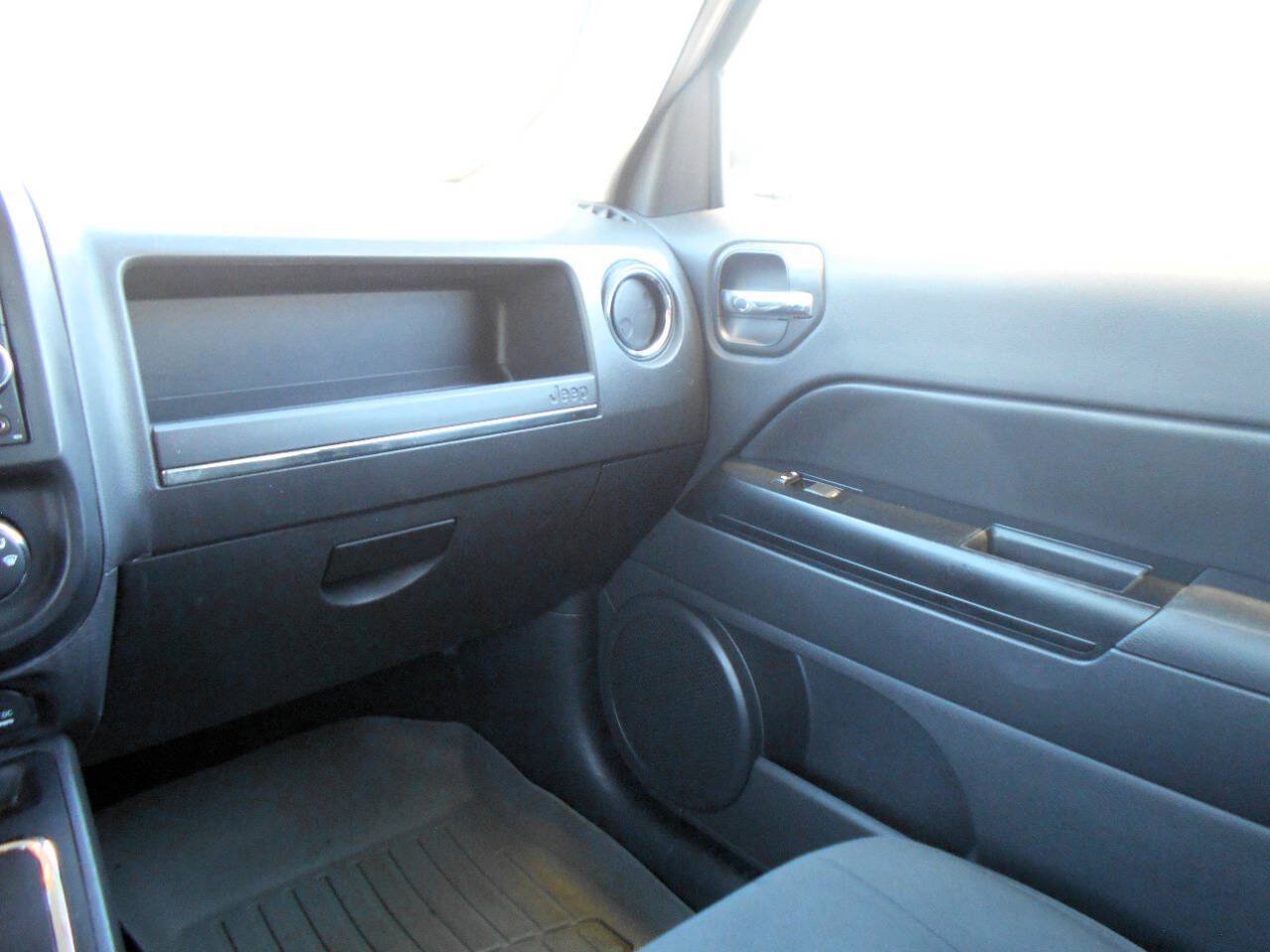 Used 2011 Jeep Patriot Latitude AWD/4WD image 14