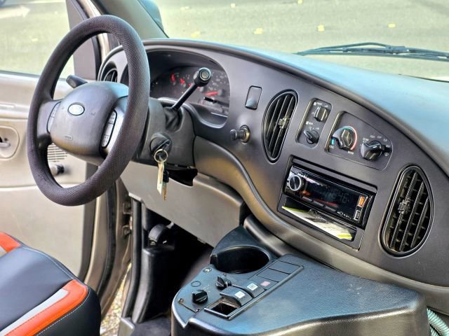 Used 2007 Ford E-350 and Econoline 350 Super Duty image 15