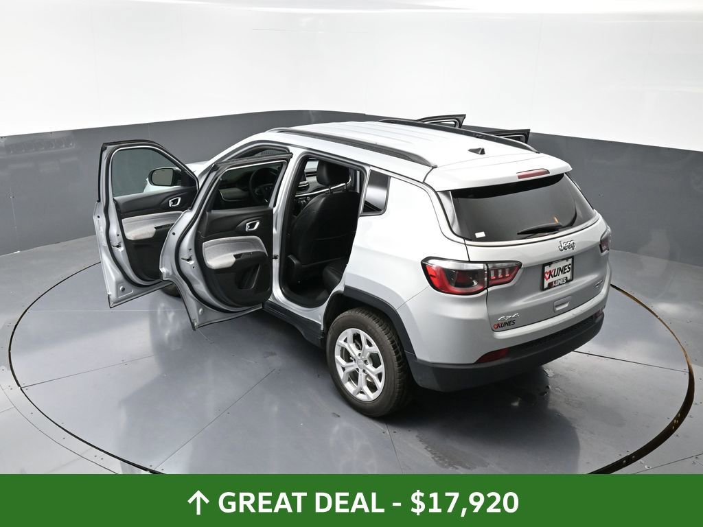 Used 2024 Jeep Compass Latitude image 61