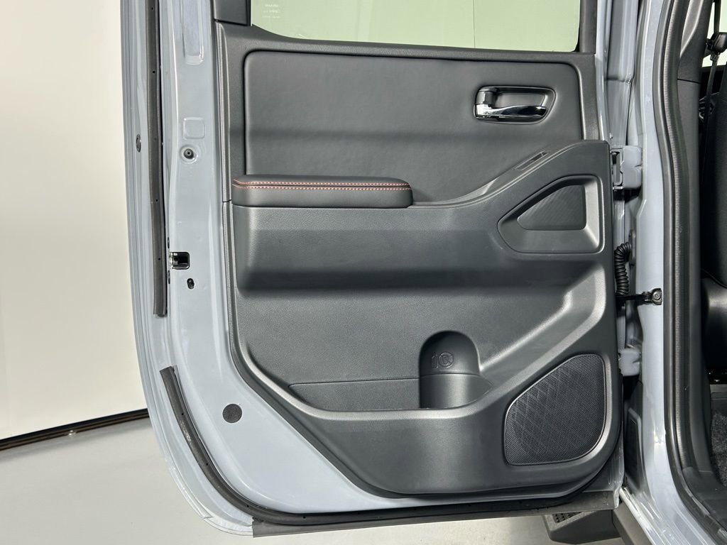 Used 2025 Nissan Frontier PRO-4X image 16
