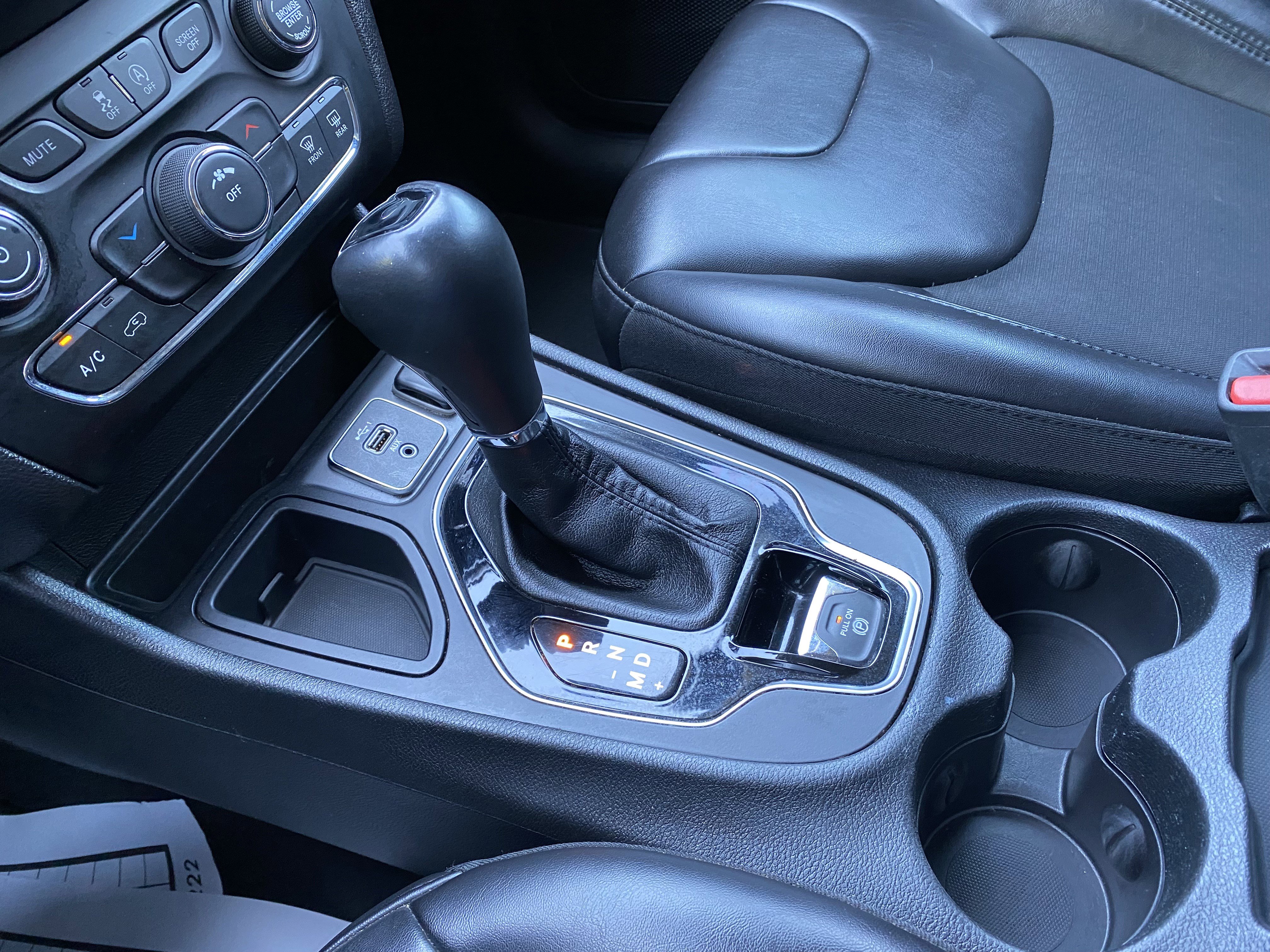 Used 2019 Jeep Cherokee Latitude Plus image 30