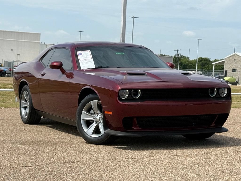 Used 2021 Dodge Challenger SXT RWD image 2