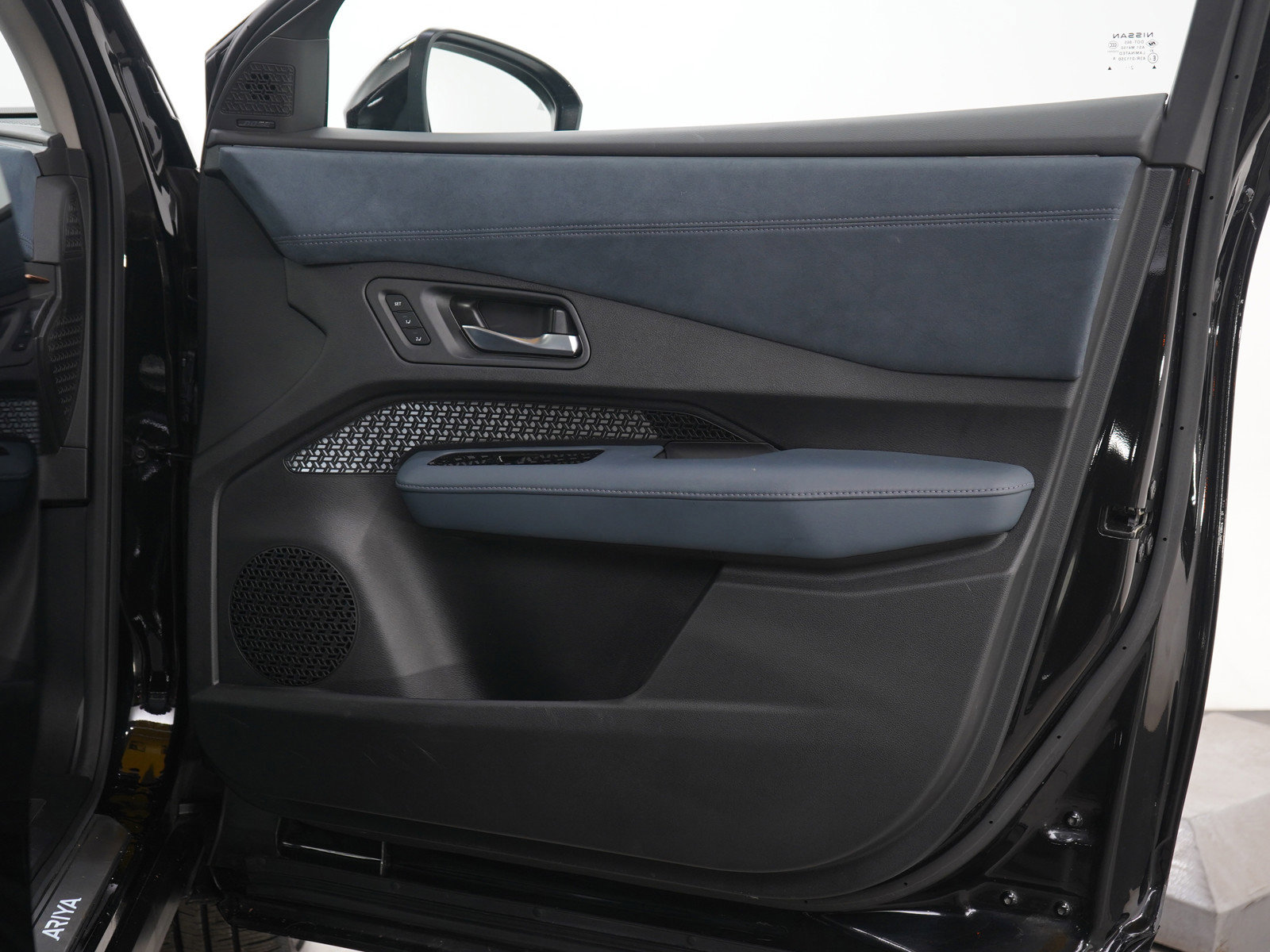 Used 2023 Nissan Ariya image 11