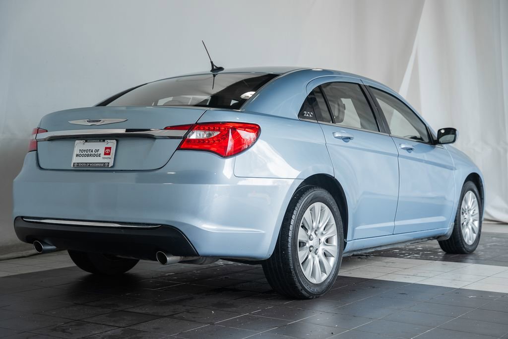 Used 2014 Chrysler 200 LX image 4