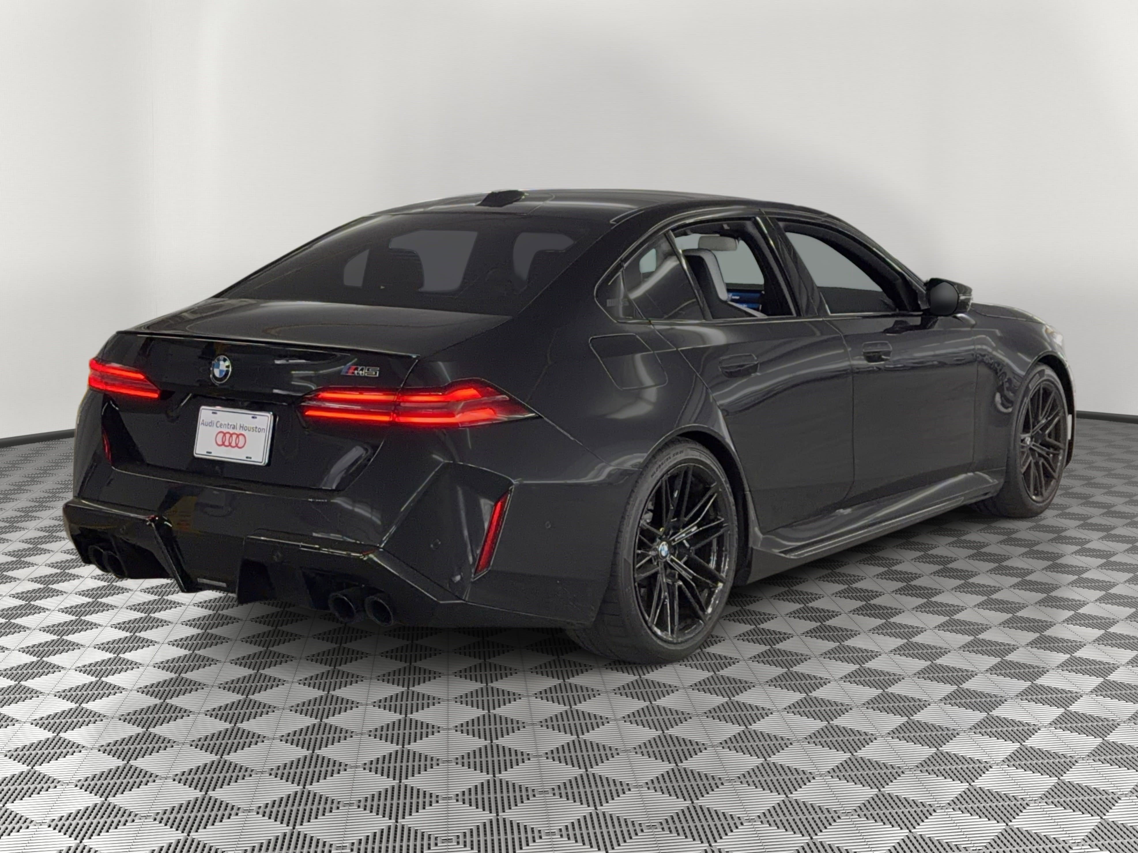 Used 2026 BMW M5 w/ Executive Package image 9