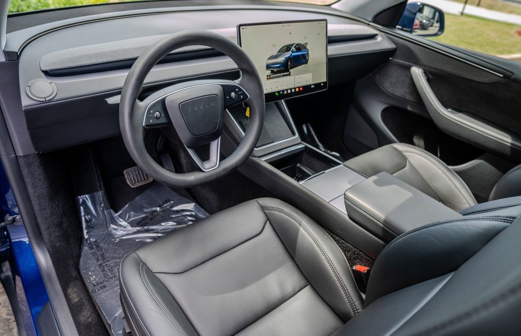 Used 2026 Tesla Model Y AWD image 4