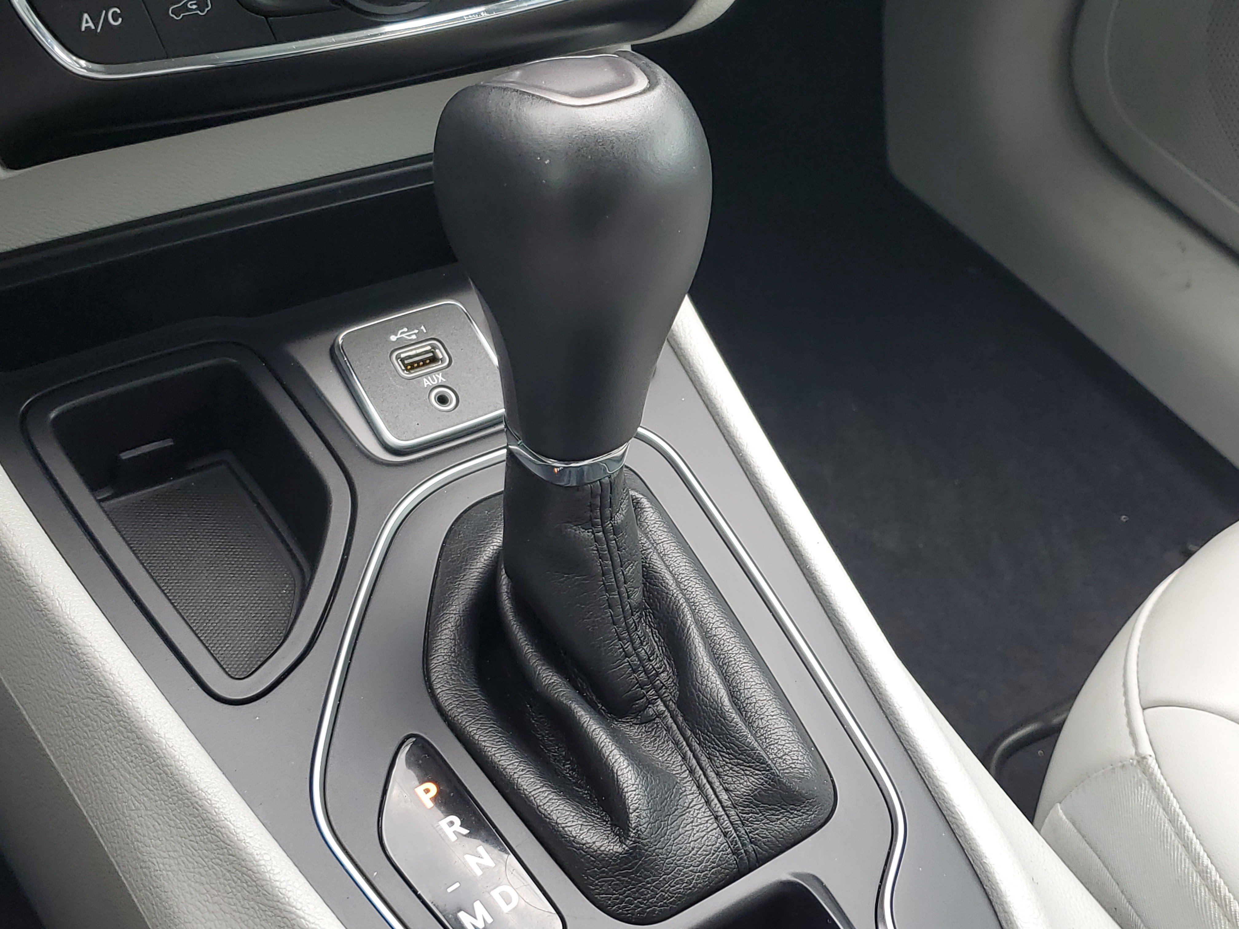 Used 2020 Jeep Cherokee Latitude Plus w/ Comfort/Convenience Group FWD image 29