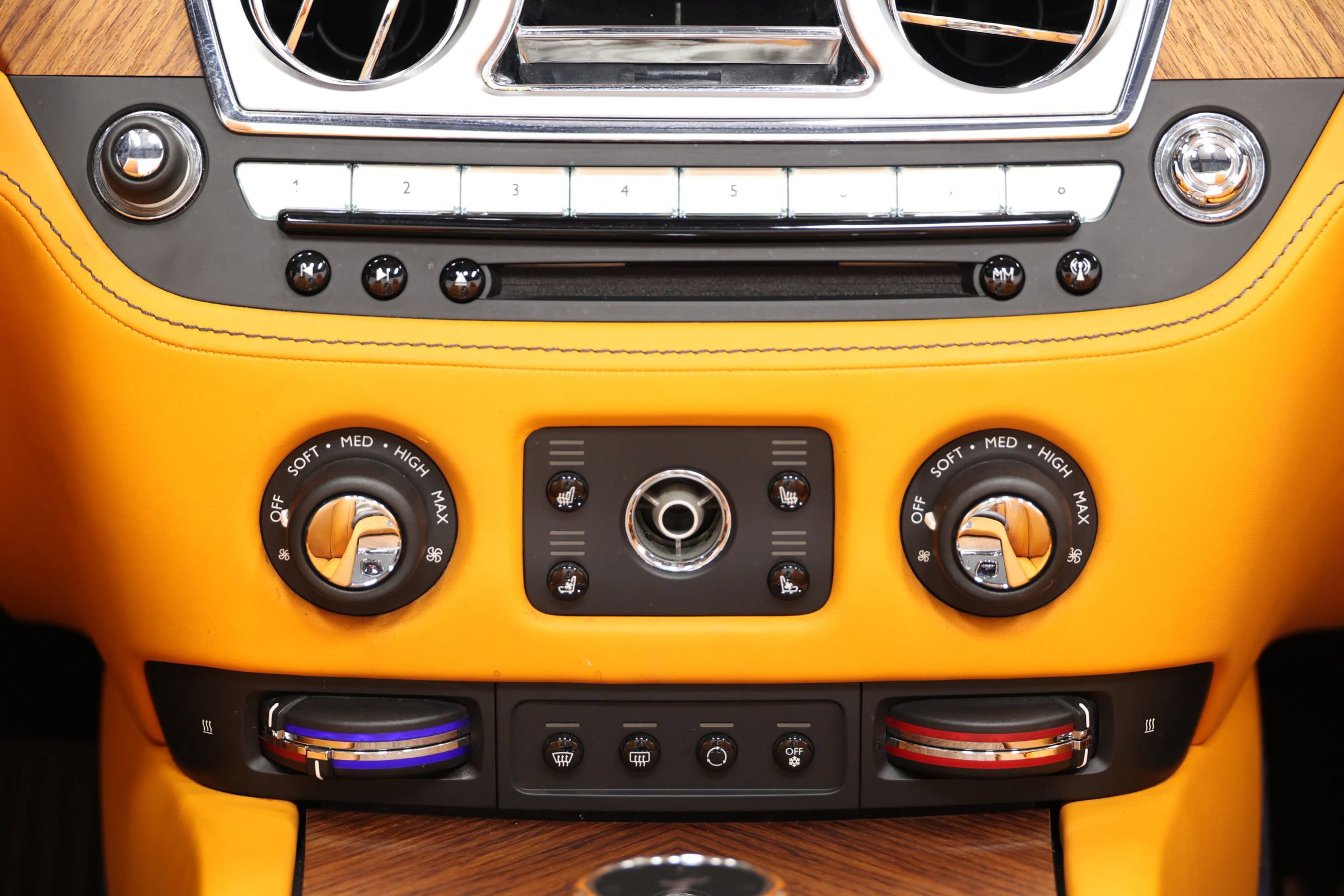 Used 2016 Rolls-Royce Dawn image 38