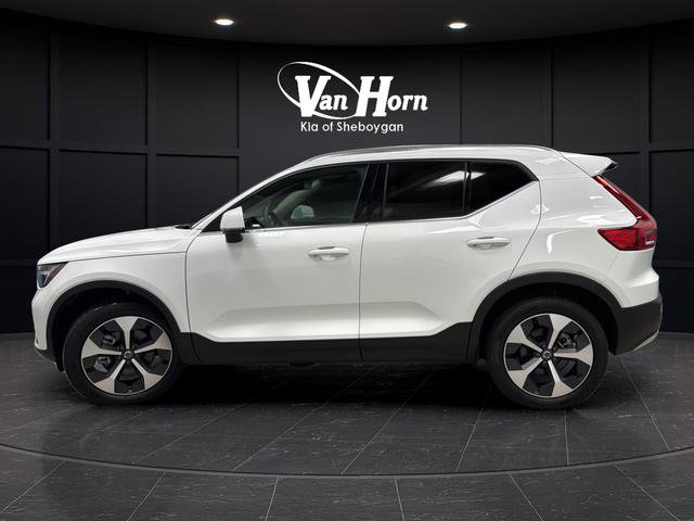 Used 2025 Volvo XC40 B5 Core w/ Protection Package Premier AWD/4WD image 4