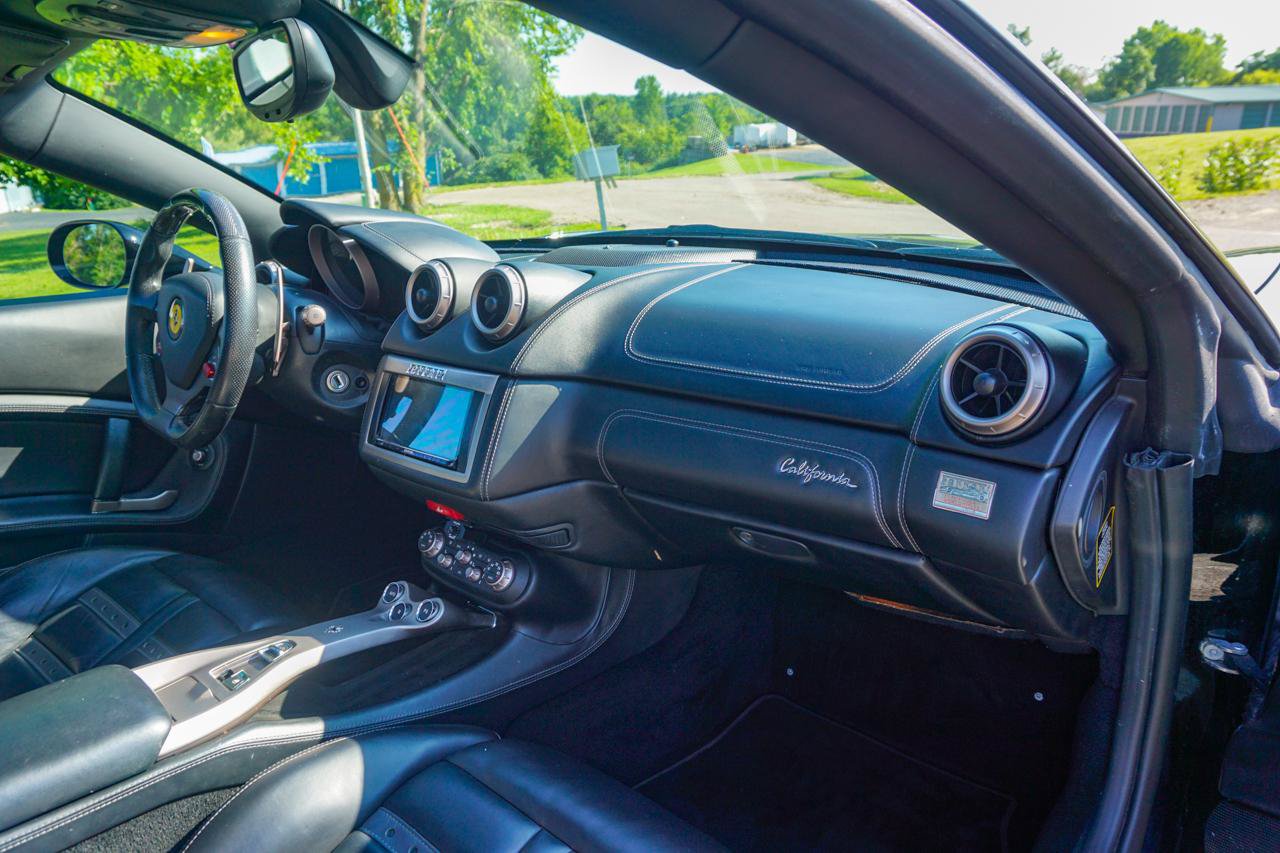 Used 2011 Ferrari California RWD image 33