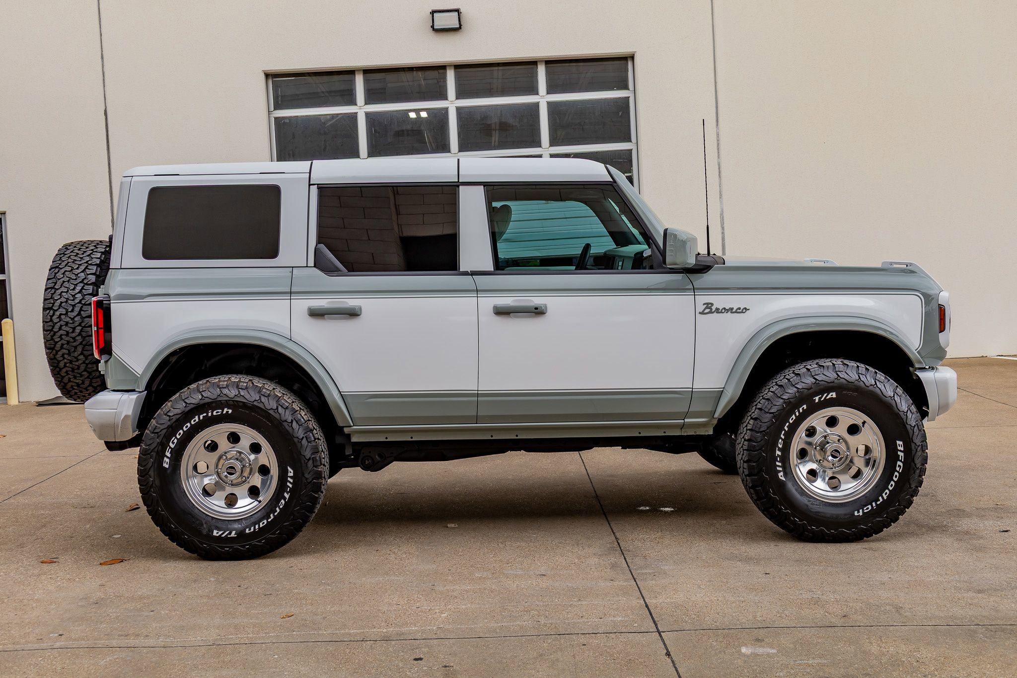 Used 2023 Ford Bronco Heritage Edition AWD/4WD image 11