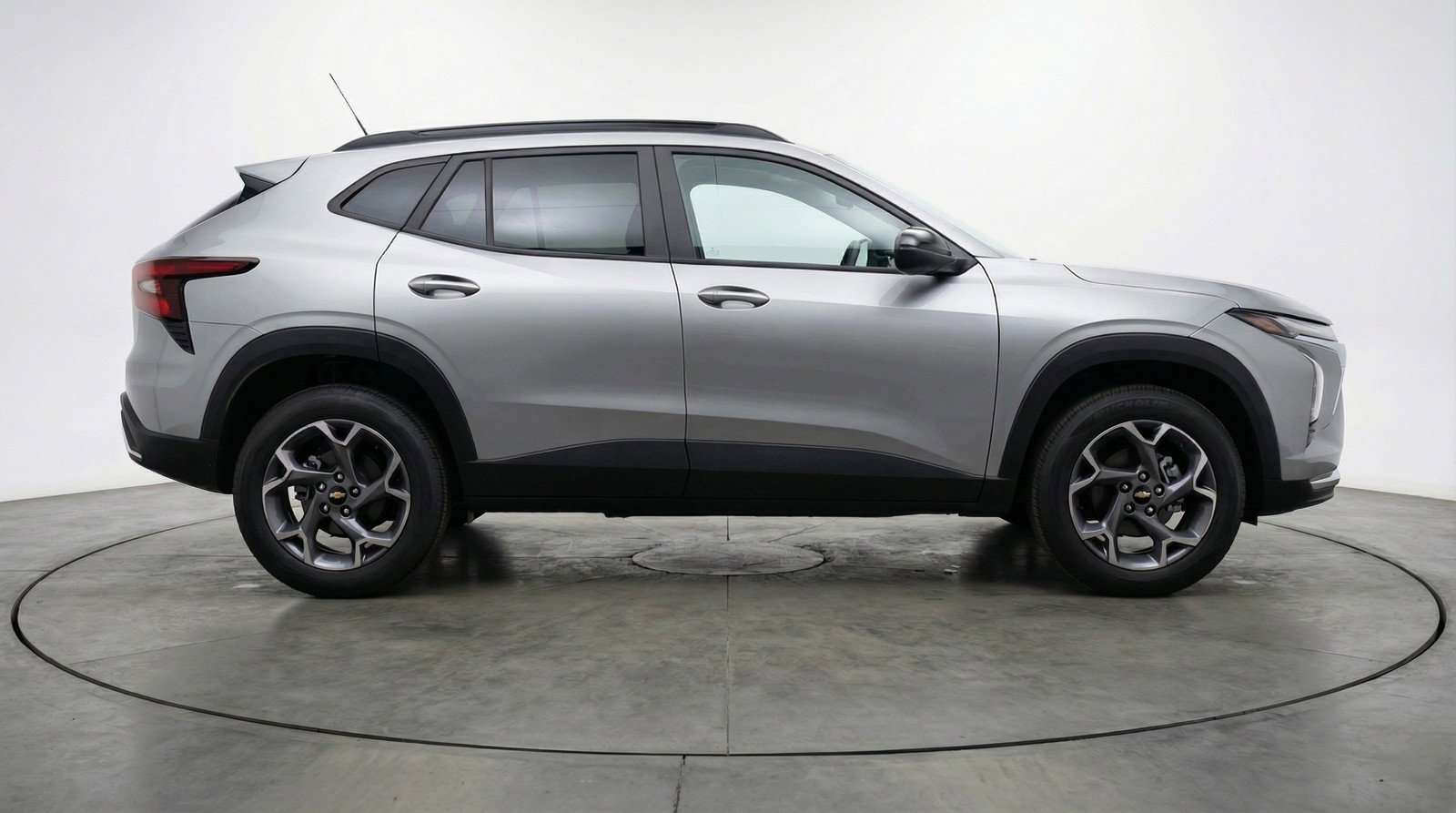 Used 2025 Chevrolet Trax LT w/ LT Convenience Package FWD image 11