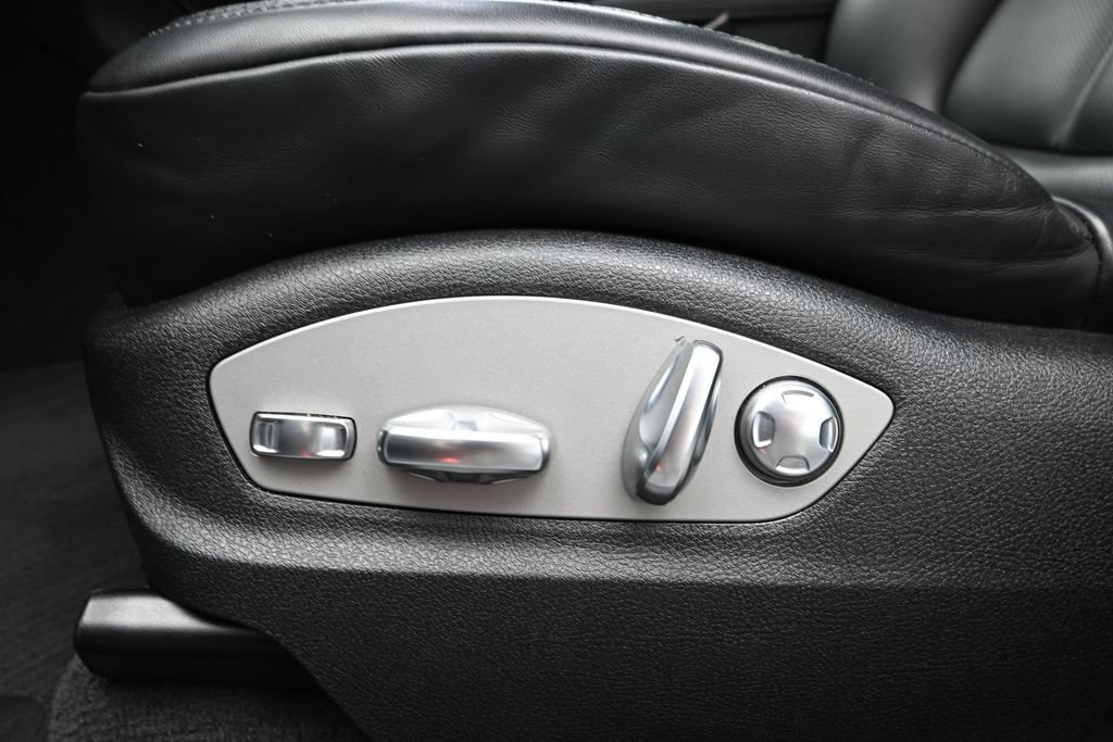 Certified 2023 Porsche Macan AWD/4WD image 15