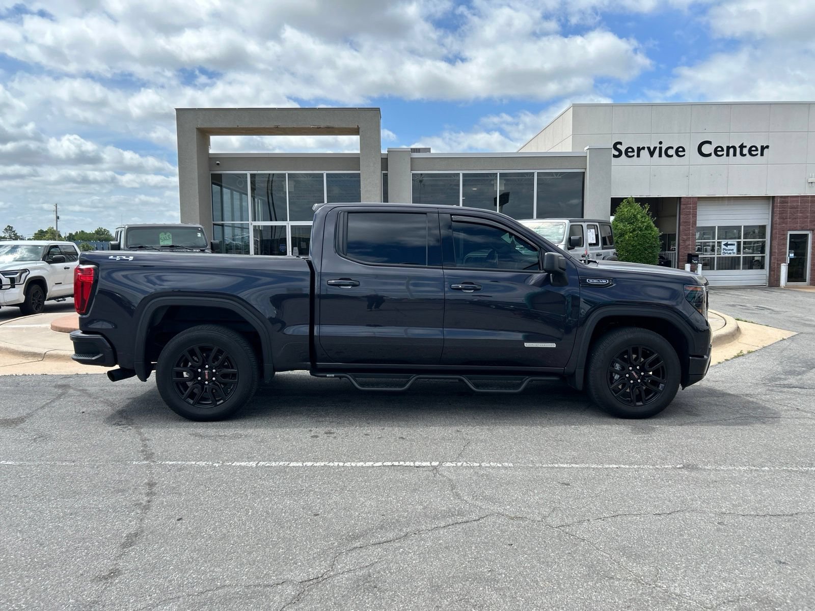 Used 2025 GMC Sierra 1500 Elevation AWD/4WD image 4