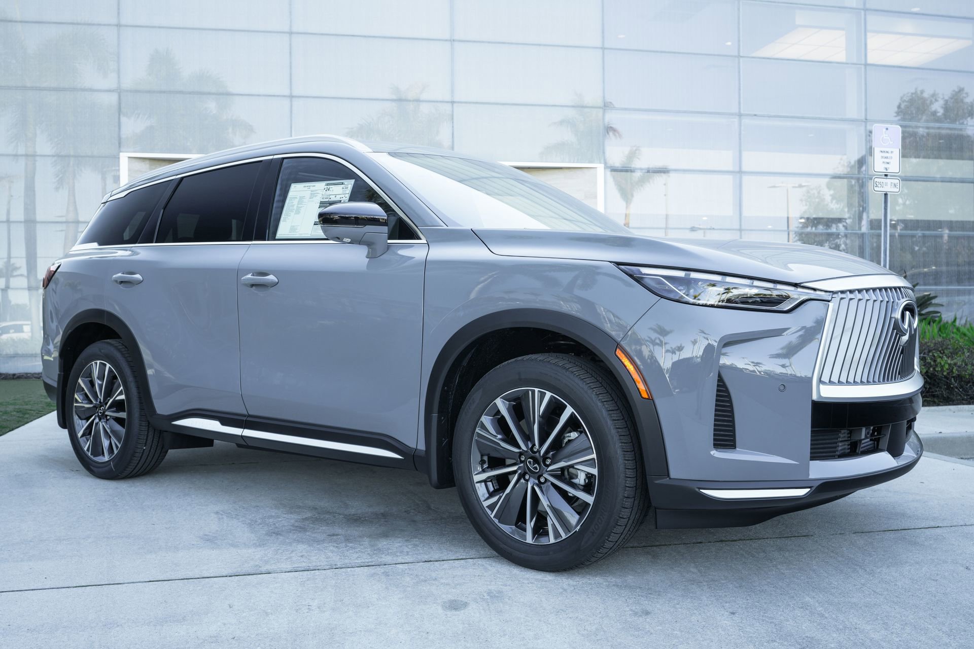 New 2026 INFINITI QX60 Luxe w/ Cargo Package image 2