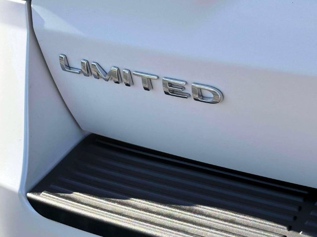 Used 2018 Ford Expedition Limited AWD/4WD image 11