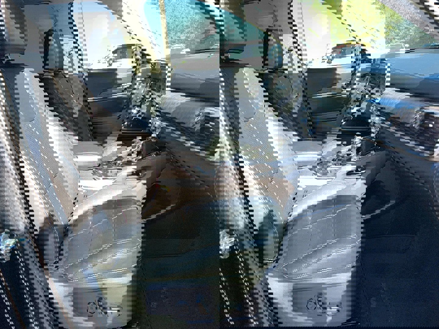 Used 2023 Kia Telluride EX w/ EX Captain's Chair Package image 23