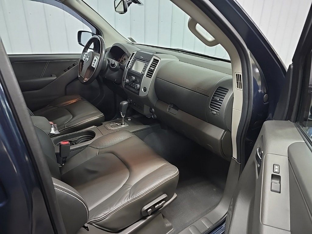 Used 2020 Nissan Frontier PRO-4X w/ Pro-4x Utility Package image 16