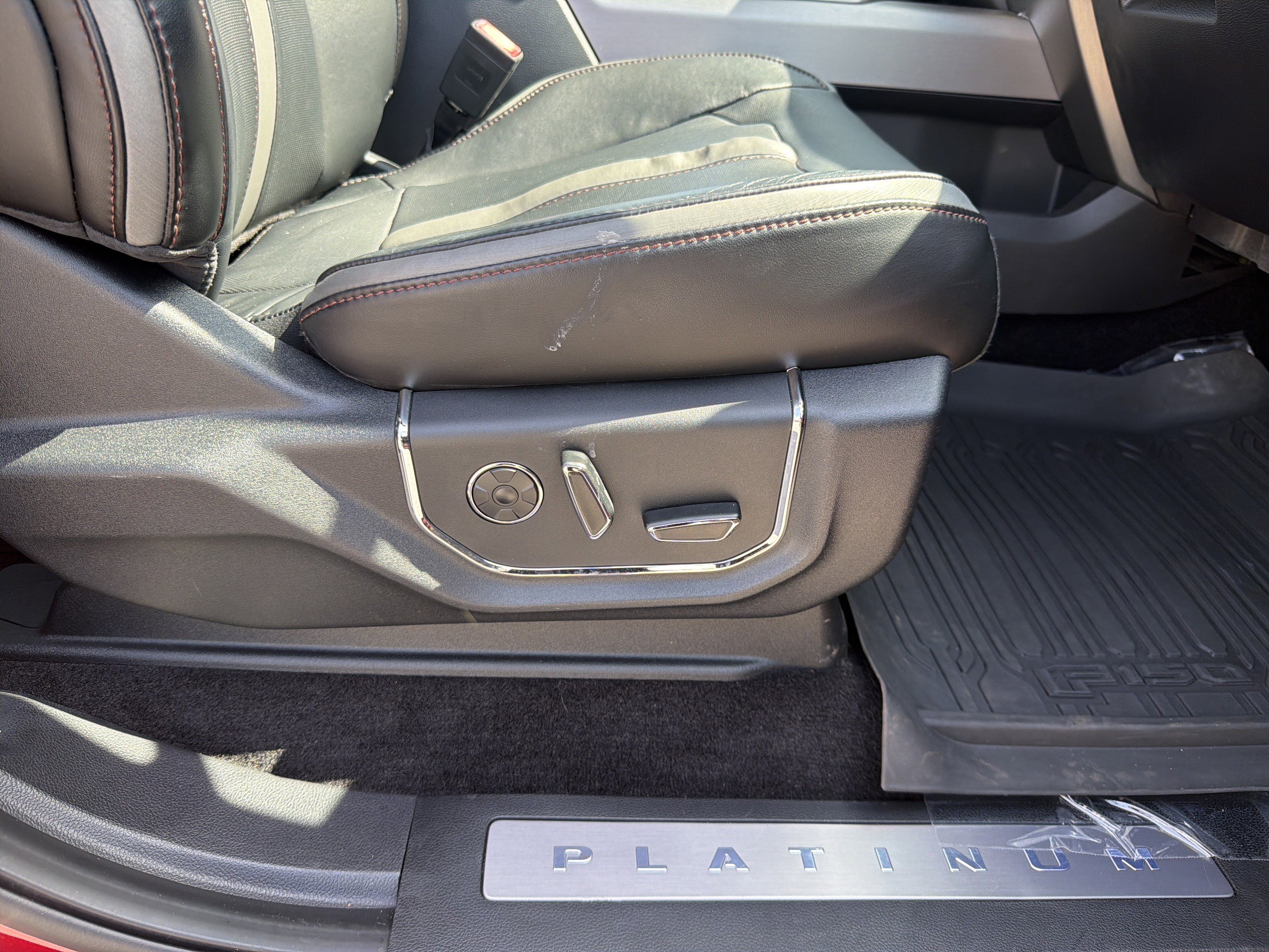 Used 2018 Ford F150 Platinum w/ Equipment Group 701A Luxury image 17