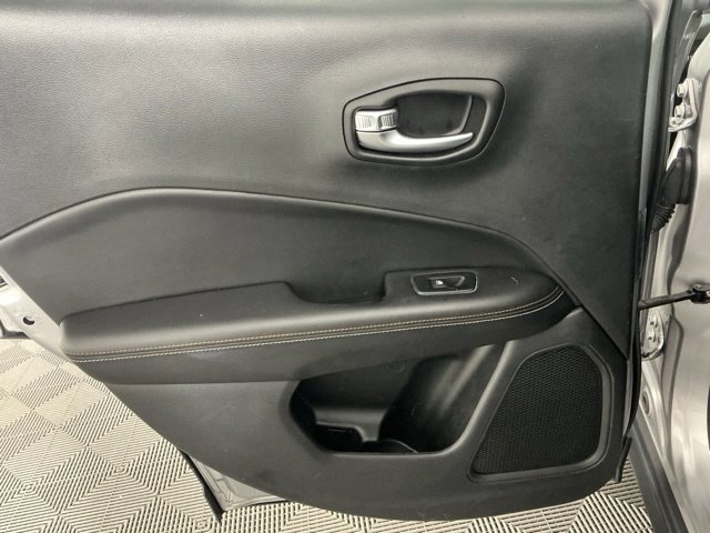Used 2019 Jeep Compass Latitude AWD/4WD image 9