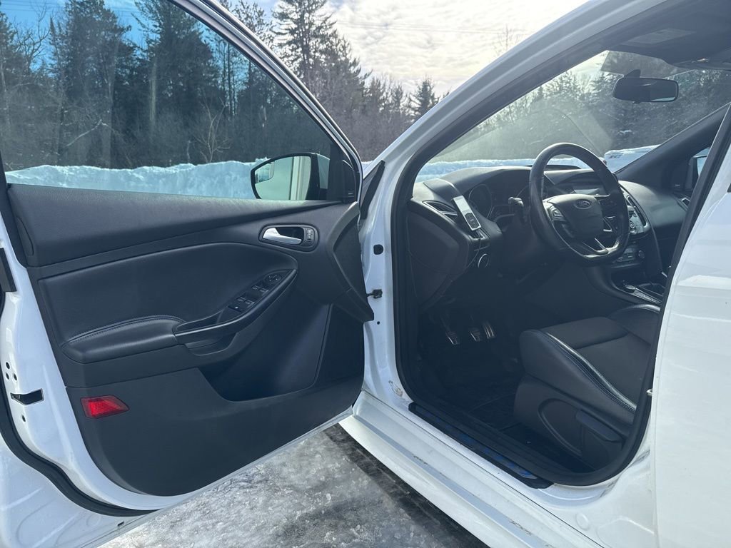 Used 2017 Ford Focus RS AWD/4WD image 11
