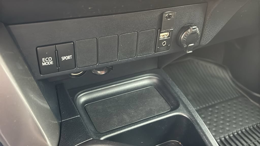 Used 2018 Toyota RAV4 XLE AWD/4WD image 23