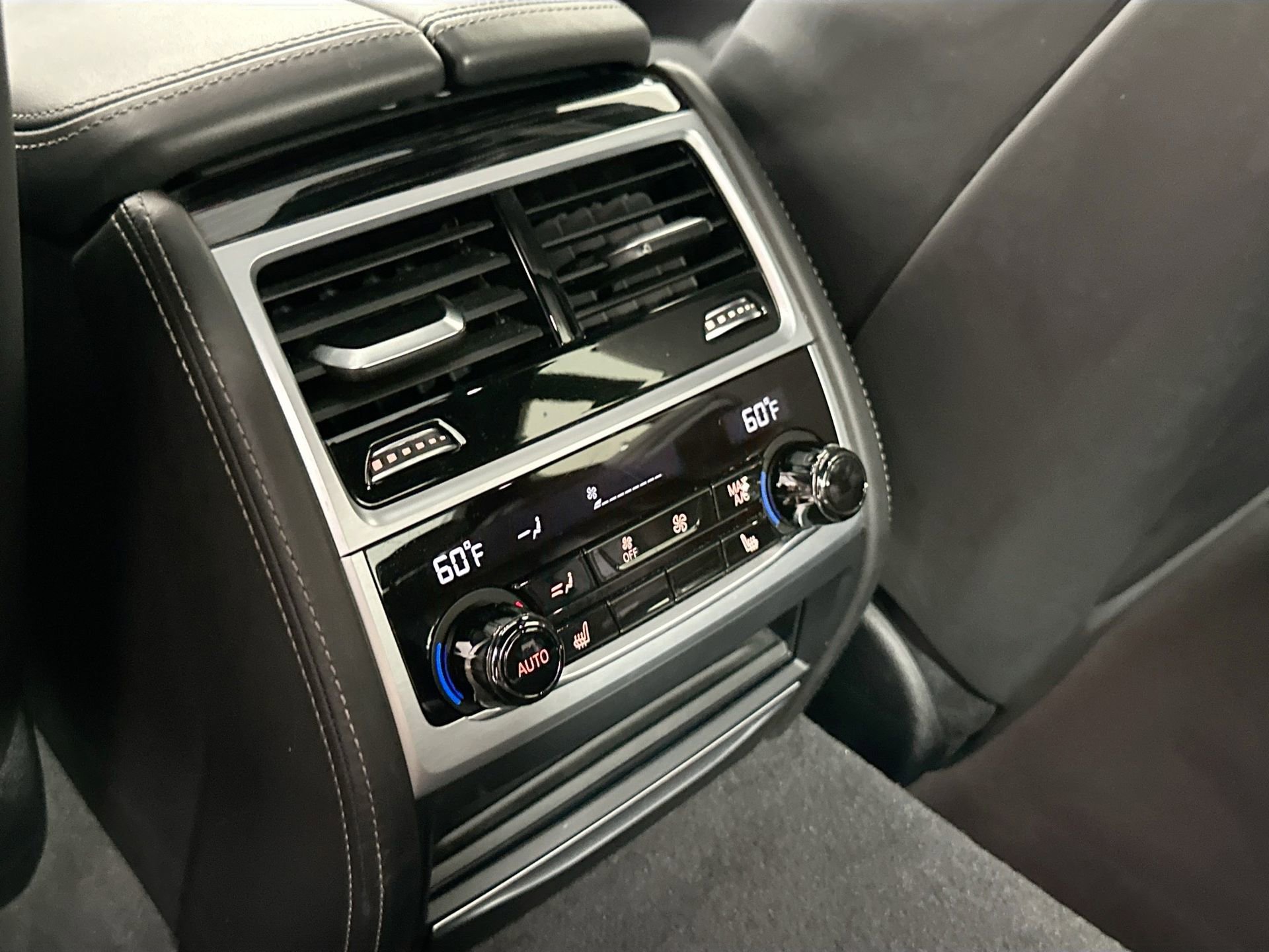 Used 2019 BMW 750i xDrive w/ Executive Package image 28