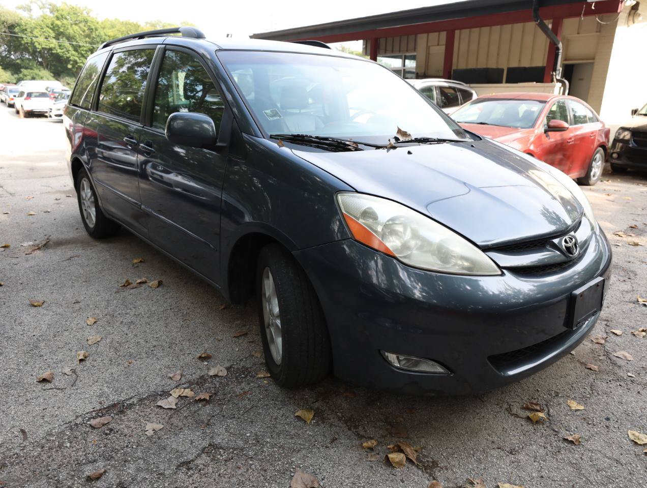 Used 2006 Toyota Sienna XLE w/ XLE Pkg 4 FWD image 4