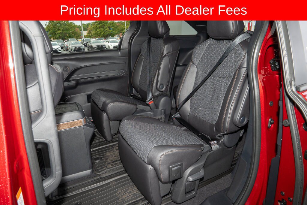 New 2026 Toyota Sienna Limited FWD image 11